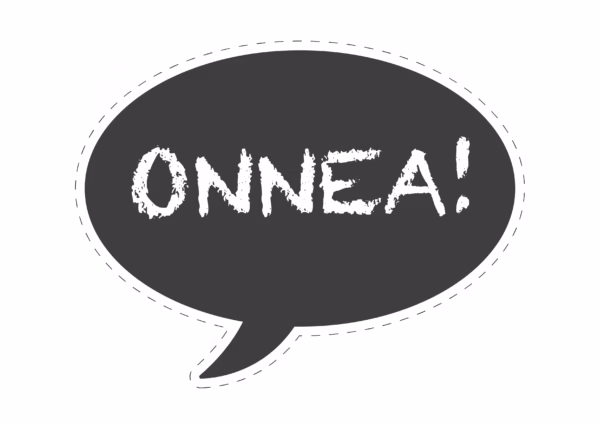 Onnea-puhekupla häiden photo boothiin