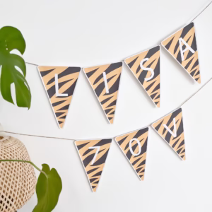 A4-kokoiset Aakkosviirit tiikeri-kuviolla